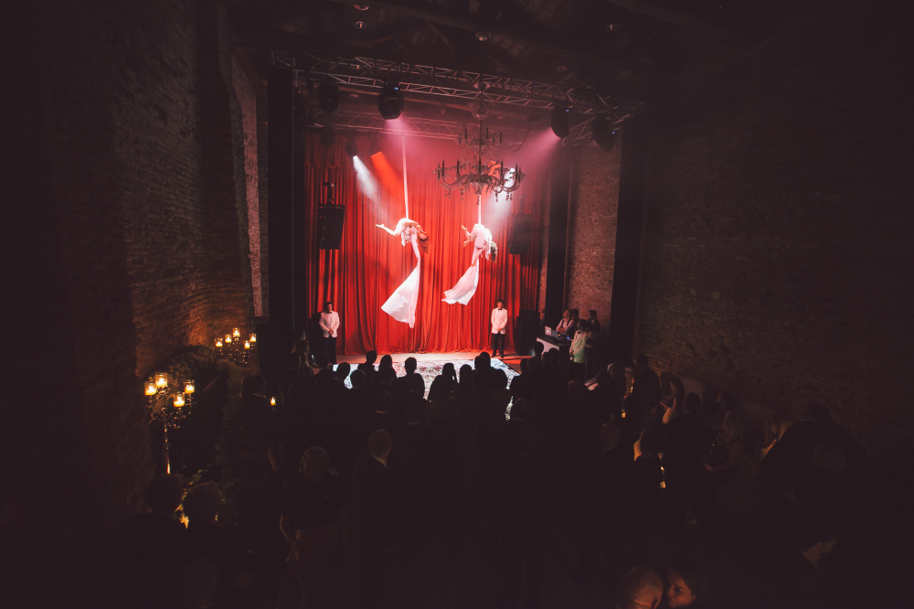 Свадьба в Венеции

Наполнение вечера:
•  Джазовый коллектив из Британии •  Музыкальная группа из Франции Goldsingers
•  Музыкальные сеты от DJ Gotta (Франция)
•  Танцующие художники (Москва)
•  Французский цирк
•  Хедлайнер вечера: Sting