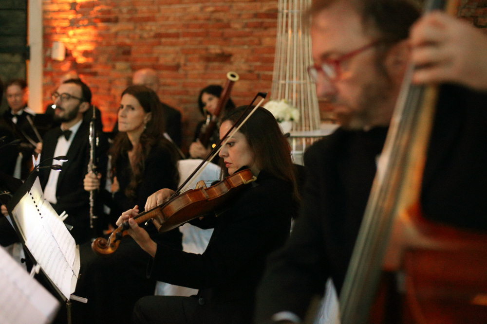 Свадьба в Венеции

Наполнение вечера:
•  Джазовый коллектив из Британии •  Музыкальная группа из Франции Goldsingers
•  Музыкальные сеты от DJ Gotta (Франция)
•  Танцующие художники (Москва)
•  Французский цирк
•  Хедлайнер вечера: Sting