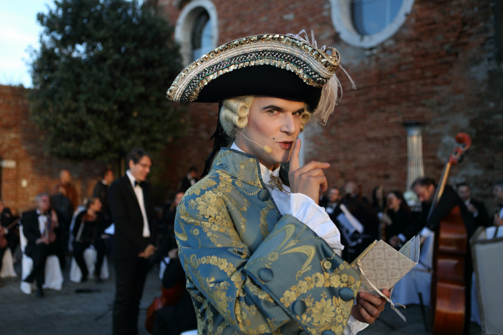 Свадьба в Венеции

Наполнение вечера:
•  Джазовый коллектив из Британии •  Музыкальная группа из Франции Goldsingers
•  Музыкальные сеты от DJ Gotta (Франция)
•  Танцующие художники (Москва)
•  Французский цирк
•  Хедлайнер вечера: Sting