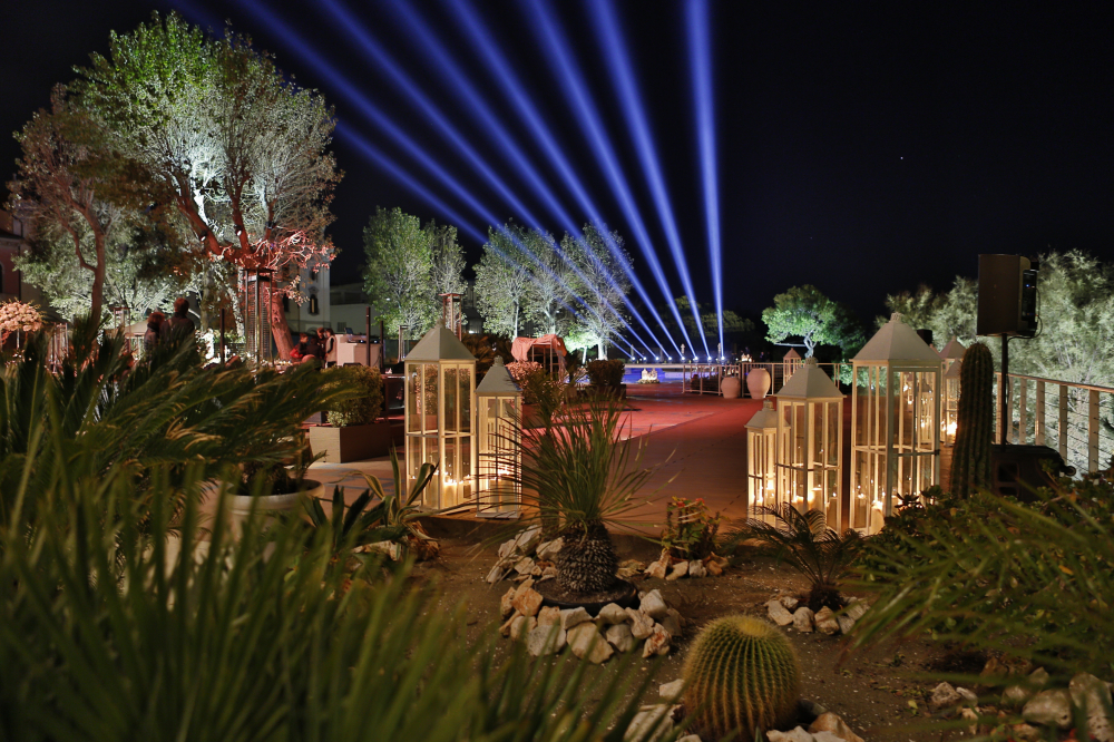 Свадьба в Венеции

Наполнение вечера:
•  Джазовый коллектив из Британии •  Музыкальная группа из Франции Goldsingers
•  Музыкальные сеты от DJ Gotta (Франция)
•  Танцующие художники (Москва)
•  Французский цирк
•  Хедлайнер вечера: Sting