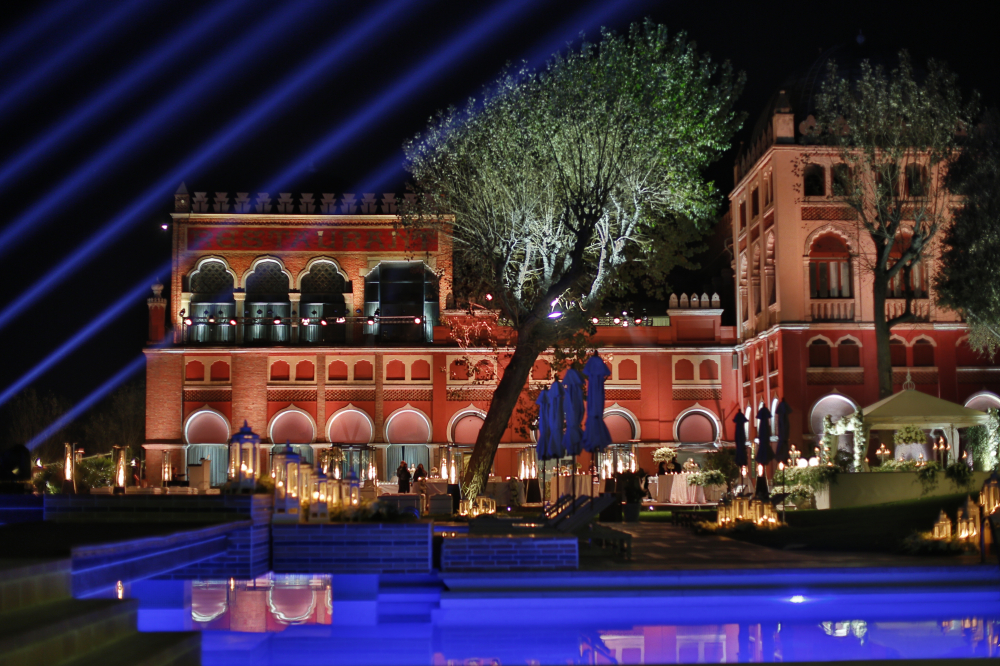 Свадьба в Венеции

Наполнение вечера:
•  Джазовый коллектив из Британии •  Музыкальная группа из Франции Goldsingers
•  Музыкальные сеты от DJ Gotta (Франция)
•  Танцующие художники (Москва)
•  Французский цирк
•  Хедлайнер вечера: Sting