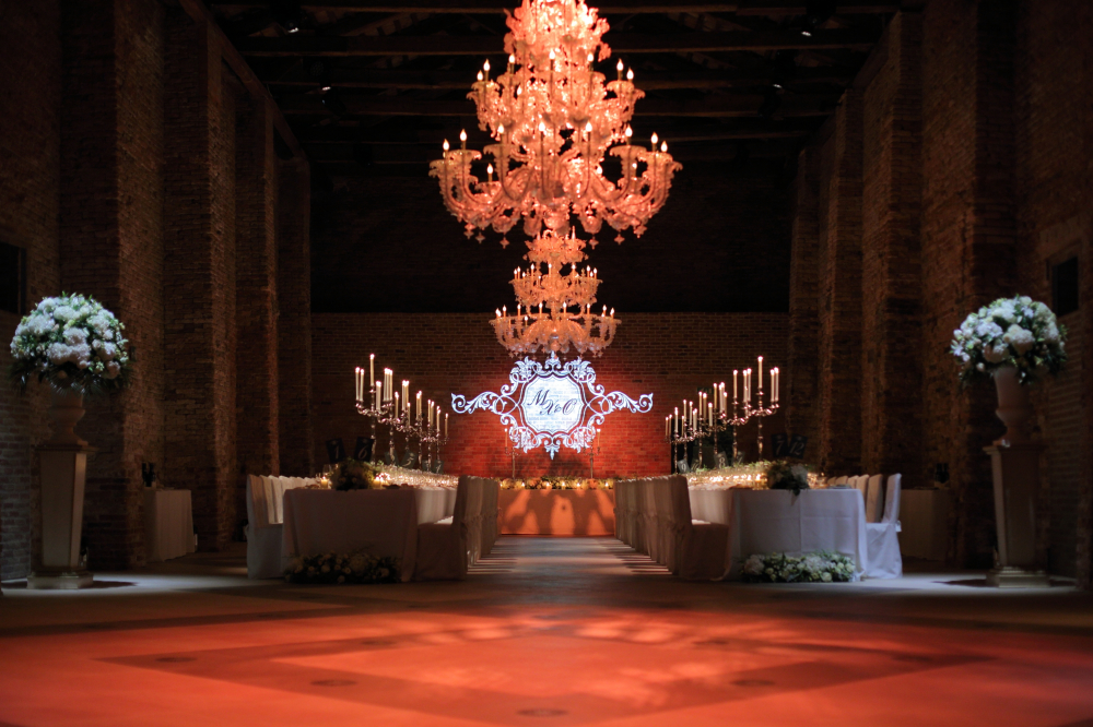 Свадьба в Венеции

Наполнение вечера:
•  Джазовый коллектив из Британии •  Музыкальная группа из Франции Goldsingers
•  Музыкальные сеты от DJ Gotta (Франция)
•  Танцующие художники (Москва)
•  Французский цирк
•  Хедлайнер вечера: Sting