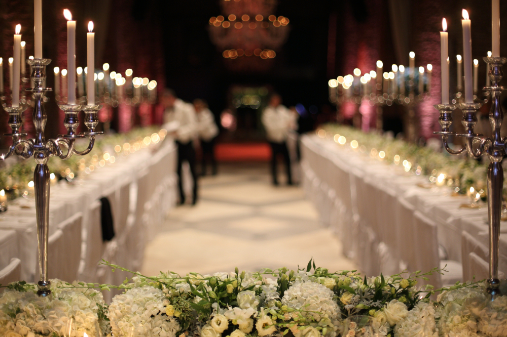 Свадьба в Венеции

Наполнение вечера:
•  Джазовый коллектив из Британии •  Музыкальная группа из Франции Goldsingers
•  Музыкальные сеты от DJ Gotta (Франция)
•  Танцующие художники (Москва)
•  Французский цирк
•  Хедлайнер вечера: Sting