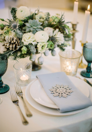 романтичная зимняя свадьба, снежинки в декоре зимней свадьбы, организатор АПЕЛЬСИН WEDDING COMPANY