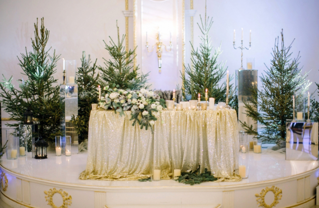 романтичная зимняя свадьба, хвоя в декоре зимней свадьбы, организатор АПЕЛЬСИН WEDDING COMPANY
