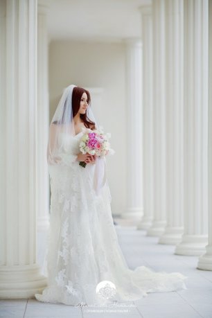 Длинная кружевная фата невесты