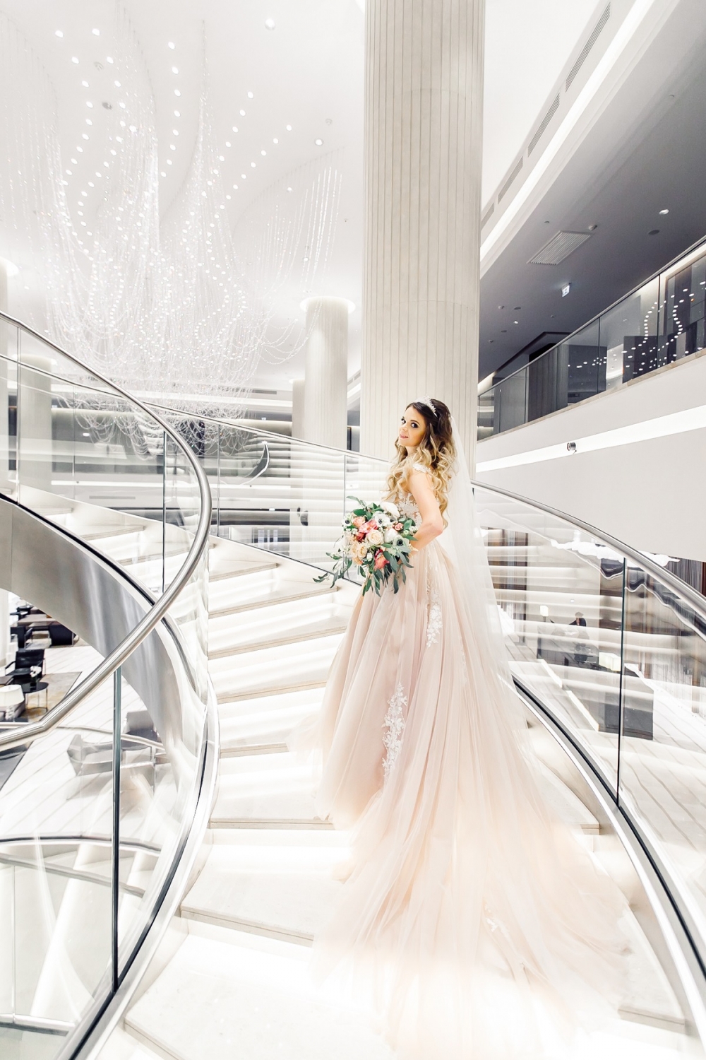 Утренние сборы жениха и невесты проходили в одном из лучших отелей Москвы Hyatt Regency.