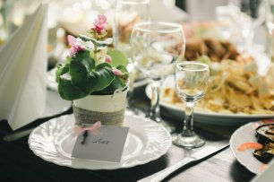 Бегонии в оформлении гостевого стола