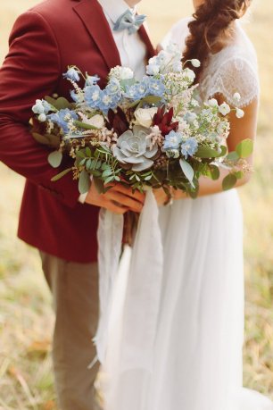 Нежный букет для осенней свадьбы с эвкалиптовыми веточками