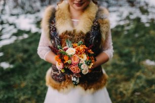 Яркий оранжевый букет невесты