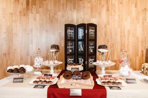 Сладкий кенди-бар в коричневом цвете