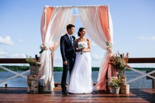 Свадебная регистрация на пирсе