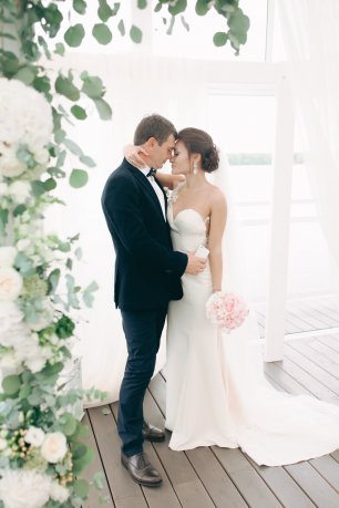 Романтичное фото жениха и невесты