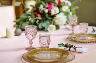 Сервировка стола молодоженов