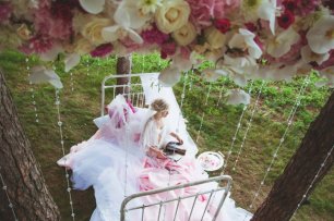 "Зефирное" утро невесты в сосновом лесу