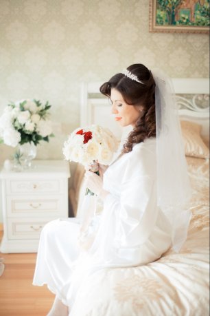 Белый свадебный букет невесты