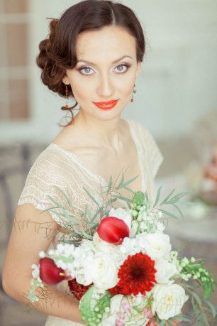 Букет с красными цветами