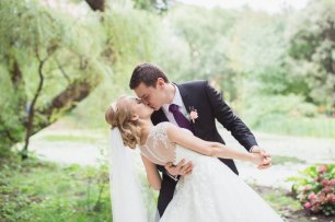 Свадебный поцелуй