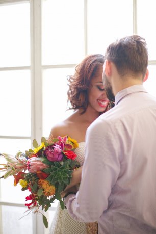 Яркий букет с экзотическими цветами