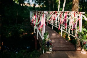 Яркий мостик влюбленных