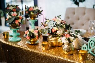 Золотое оформление свадебного стола