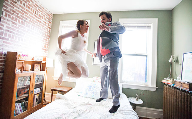 свадебный снимок прыжки