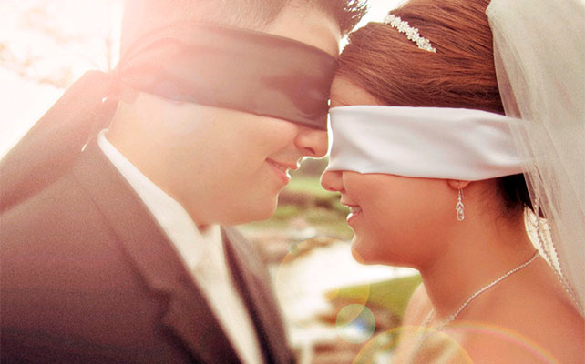 свадебный снимок прятки