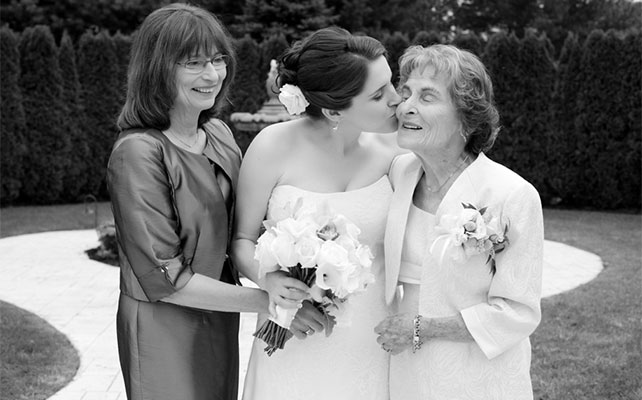 свадебный снимок 3 поколения