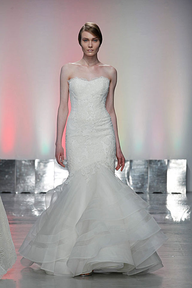 свадебные платья фасона асимметричная русалка