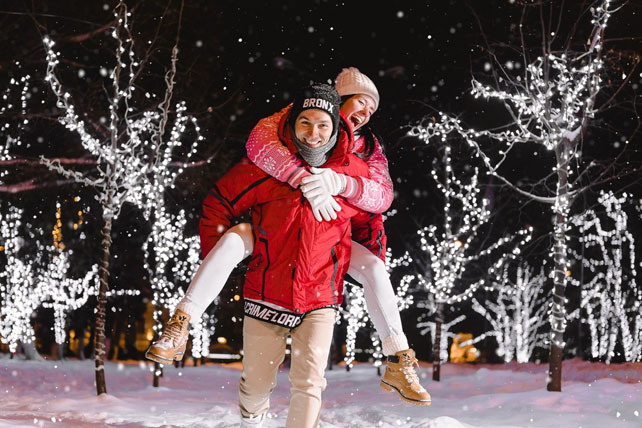 зимняя фотосессия лав стори, вечерняя фотосессия в зимнем парке 