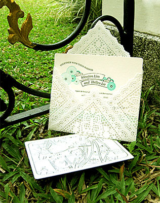 свадебный декор из ажурных бумажных салфеток, свадебные приглашения