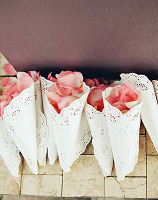 Свадебные кулечки для лепестков роз