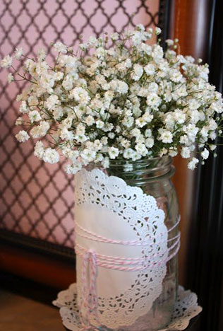 свадебный декор из ажурных бумажных салфеток, декор стола