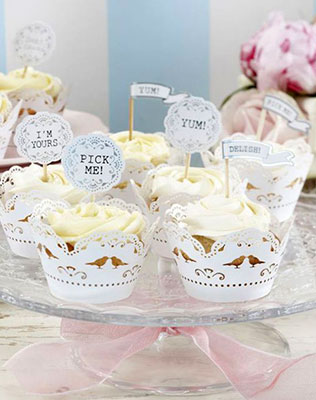 свадебный декор из ажурных бумажных салфеток, декор сладкого стола