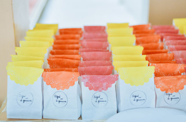 свадебный декор из ажурных бумажных салфеток, бонбоньерки