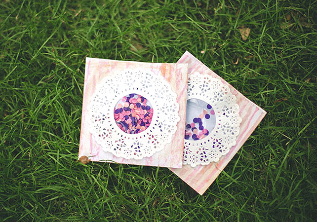 свадебный декор из ажурных бумажных салфеток, бонбоньерки конфетти