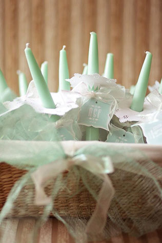 свадебный декор из ажурных бумажных салфеток, декор свечей