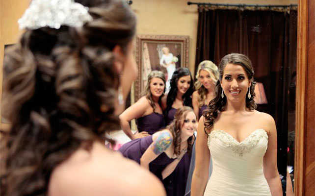 фото невесты и подружек в зеркале