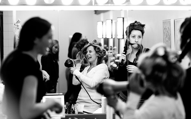 фото невесты и подружек в зеркале