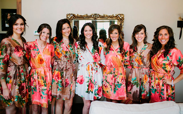фото невесты и подружек в халатах