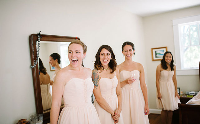 фото подружек, когда они впервые видят невесту