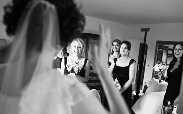 фото подружек, когда они впервые видят невесту