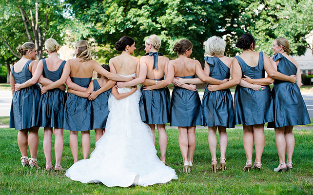 фото невесты и подружек сзади