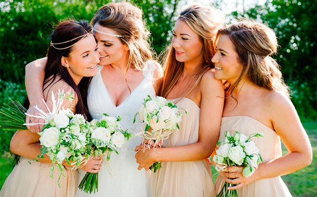 эмоциональные фото невесты и подружек