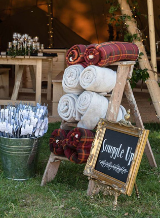 10 мелочей, которые точно оценят: пледы или одеяла 