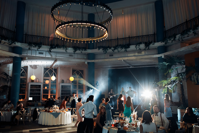 22-zal-panteon-v-caricino-oborudovannaya-scena 