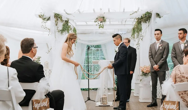 10 уникальных свадебных традиций, которые смогут поразить даже гостей 