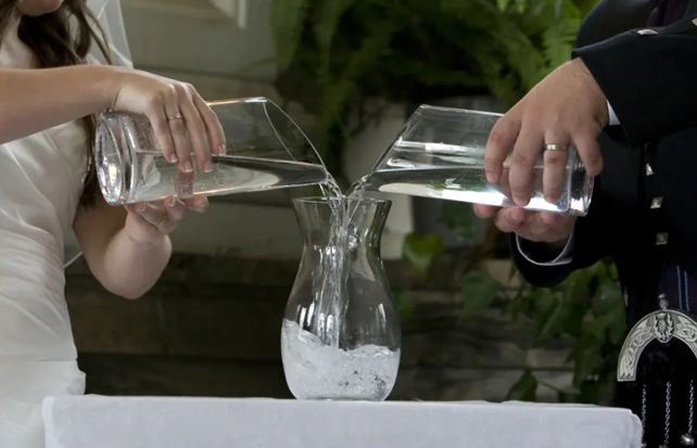 10 уникальных свадебных традиций, которые смогут поразить даже гостей 