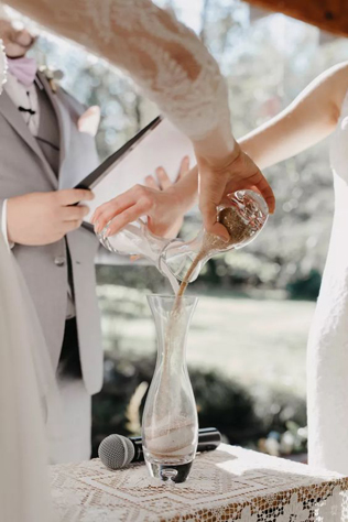 10 уникальных свадебных традиций, которые смогут поразить даже гостей 