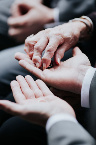 10 уникальных свадебных традиций, которые смогут поразить даже гостей 